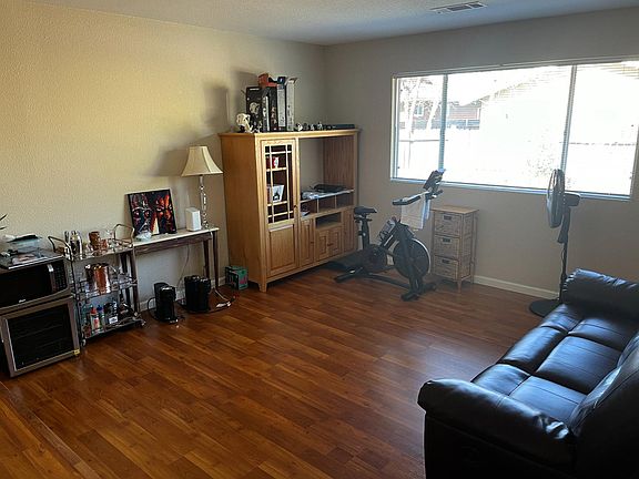 3rd image of 203 Albany Ave