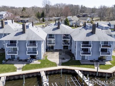 400 Lakeview Ct APT 25D, Spring Lake, MI, 49456