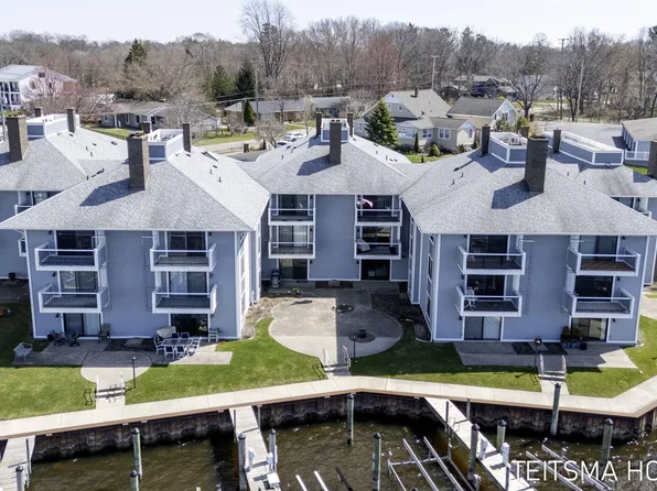 400 Lakeview Ct APT 25D, Spring Lake, MI 49456