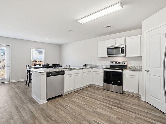 4th image of 308 Long Grove Ln