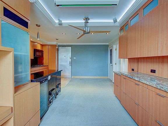 5th image of 66-92 Selfridge St #6H