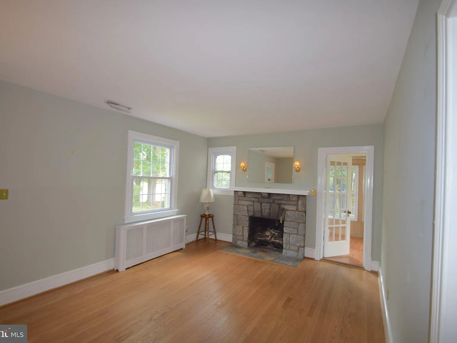 3 bed, 2.0 bath, 1557 sqft, $4,500 — Photo 3