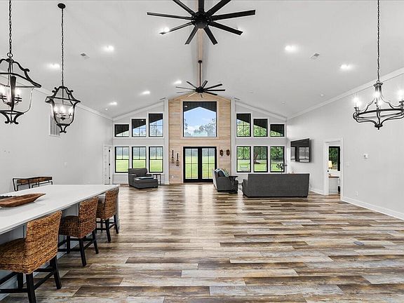 2nd image of 306 Hibernia Rd