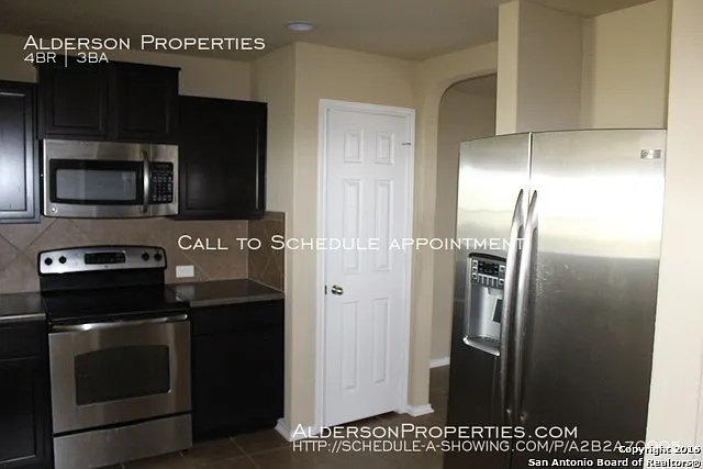 4 bed, 2.5 bath, 2400 sqft, $1,895 — Photo 4