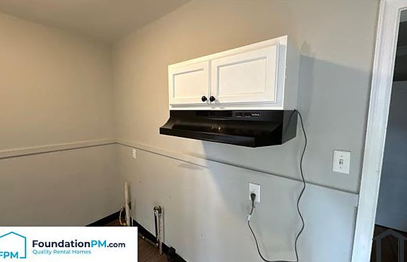 4th image of 3326 Rosamond Ave