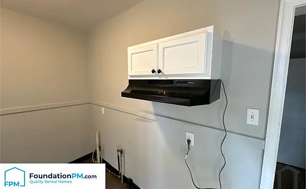 3326 Rosamond Ave — Photo 4