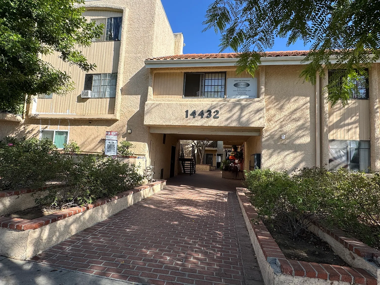 2 bed, 900 sqft, $2,350 — Photo 1