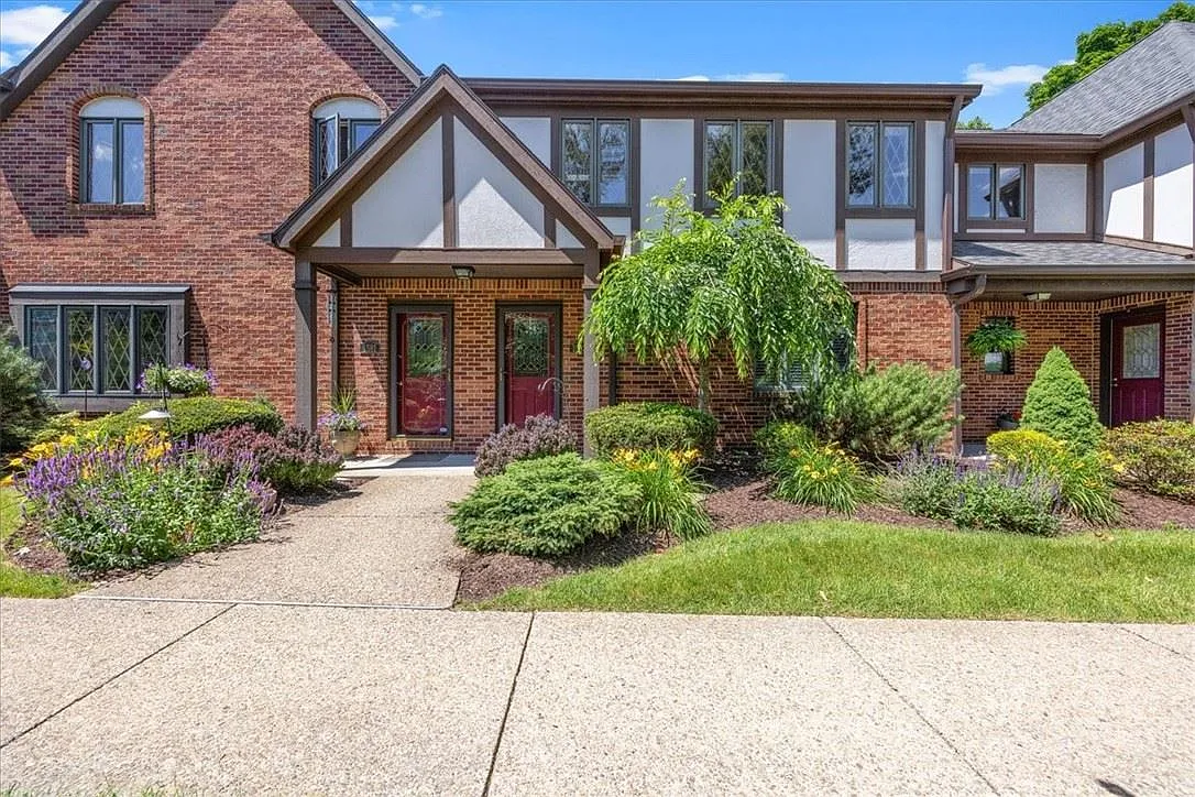 1583 Stone Mansion Dr photo 1