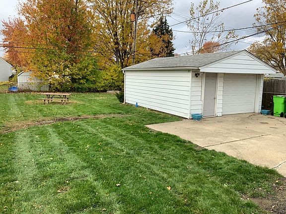 2nd image of 26371 Blumfield St