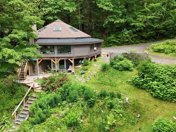 239 Harwood Place, Townshend, VT 05353