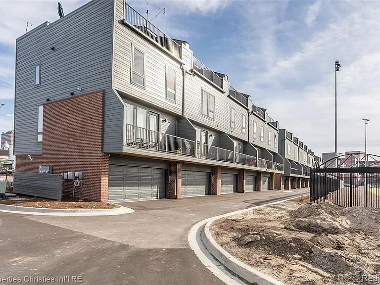 1507 W Fisher — Photo 6
