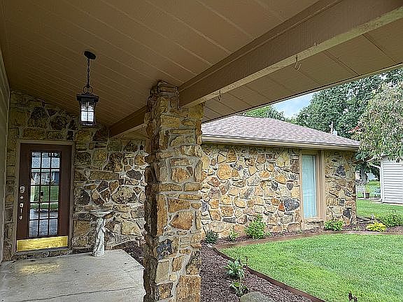 2nd image of 1009 S Buckingham Rd