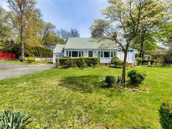 1015 Knollwood Road, White Plains, NY 10603