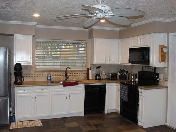2nd image of 1301 Oak Hollow Dr