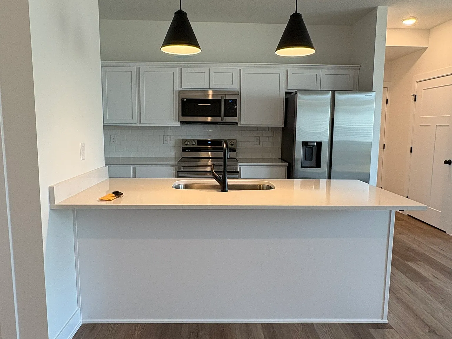 3 bed, 2.5 bath, 1645 sqft, $2,095 — Photo 3