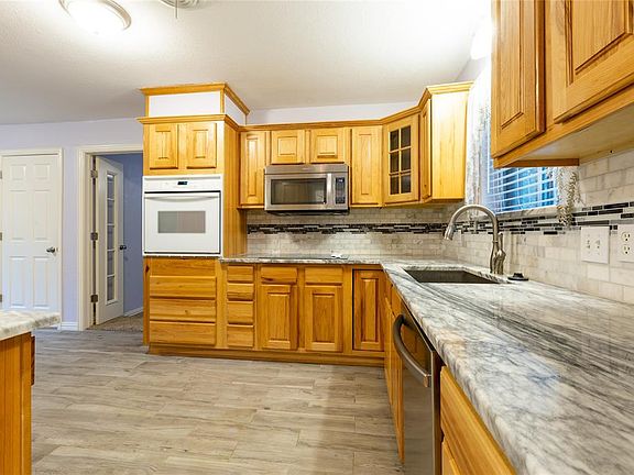 5th image of 853 Patti Dr