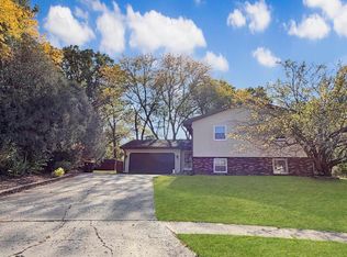 2041 Winchester Dr, Freeport, IL 61032