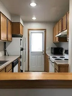 152 Florentia St #B — Photo 5