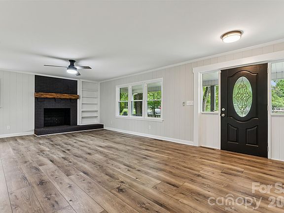 3rd image of 615 W 5th St