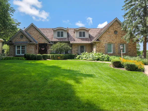 3806 Royal Fox Dr, Saint Charles, IL 60174
