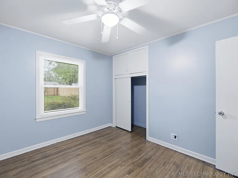 15 E 44th St — Photo 12