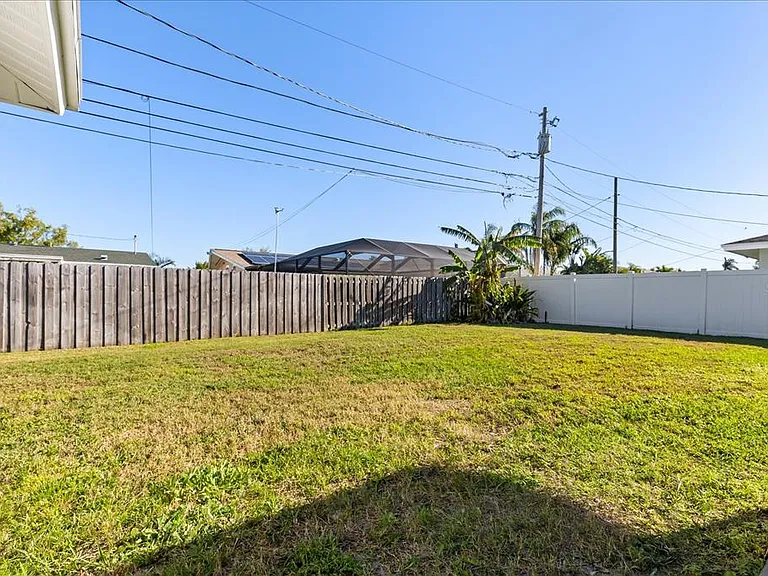 13923 Brewster Dr — Photo 31