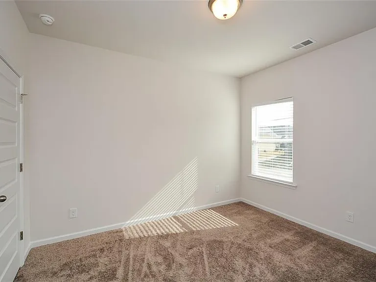 350 Cranston Dr — Photo 34