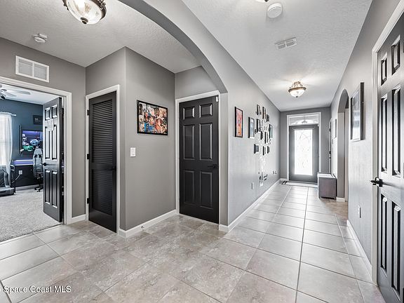 4th image of 925 Caligula Ave SE