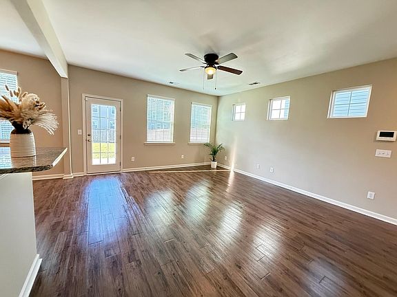 5th image of 334 Bradley Bend Dr