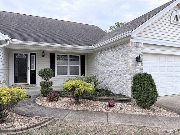3rd image of 361 Huntleigh Manor Dr