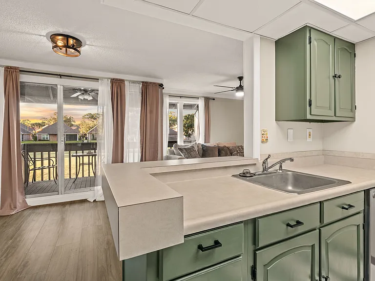 241 Lanai Vlg — Photo 13
