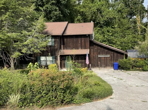 330 S Apache Rd, Clinton, TN 37716