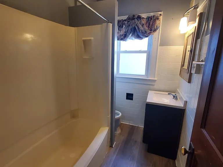 137-139 McKinley St — Photo 3
