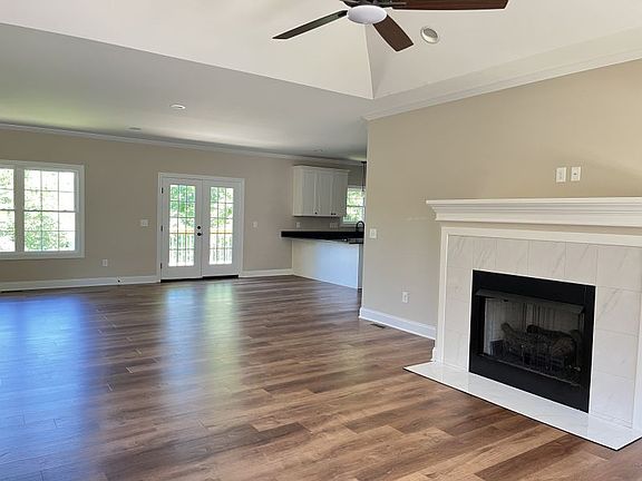 2nd image of 3006 Vicksburg Rd