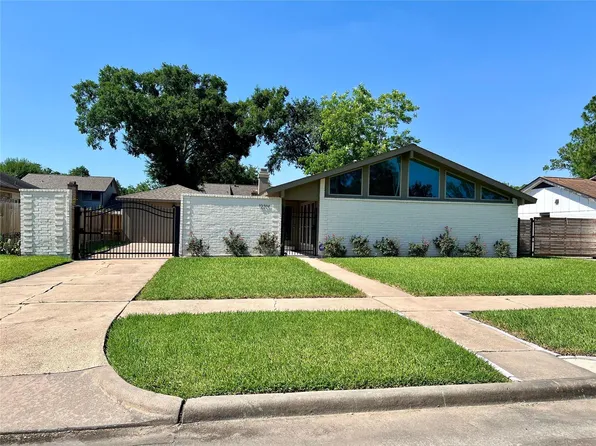 12314 Meadowhollow Dr, Meadows Place, TX 77477