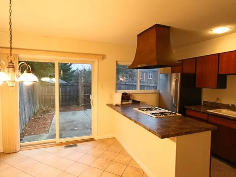 36 Williamsburg Dr — Photo 9