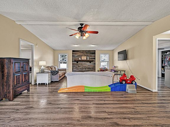5th image of 708 Mountain Meadow Dr