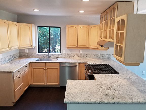 4th image of 4160 65th St