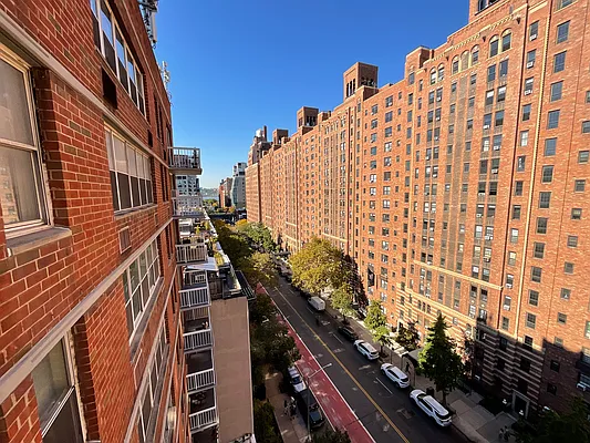 Rented by Compass | media 23