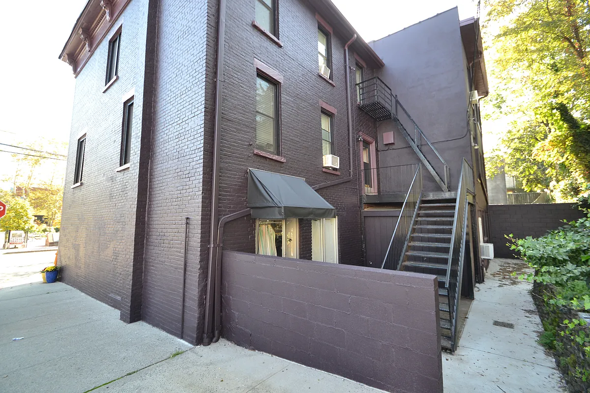 Building Photo - 510 Piermont Ave #2D