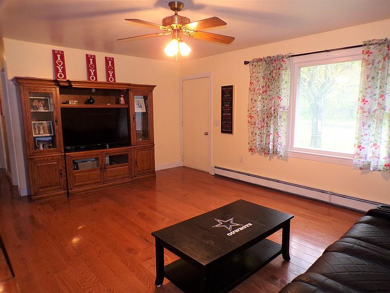3rd image of 212 MAPLE AV