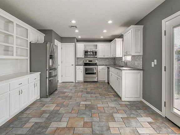 5th image of 4848 SE 41st St