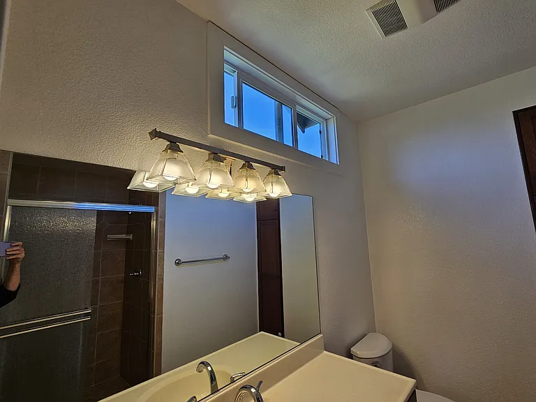 125 Plum St #B — Photo 16