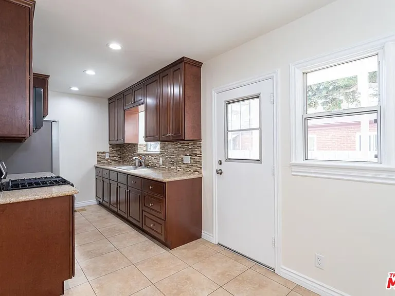 200 W Palmer Ave #C — Photo 7