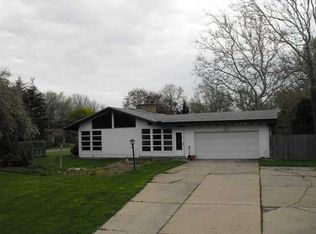 111 Greenbrier Dr SE, Grand Rapids, MI 49546
