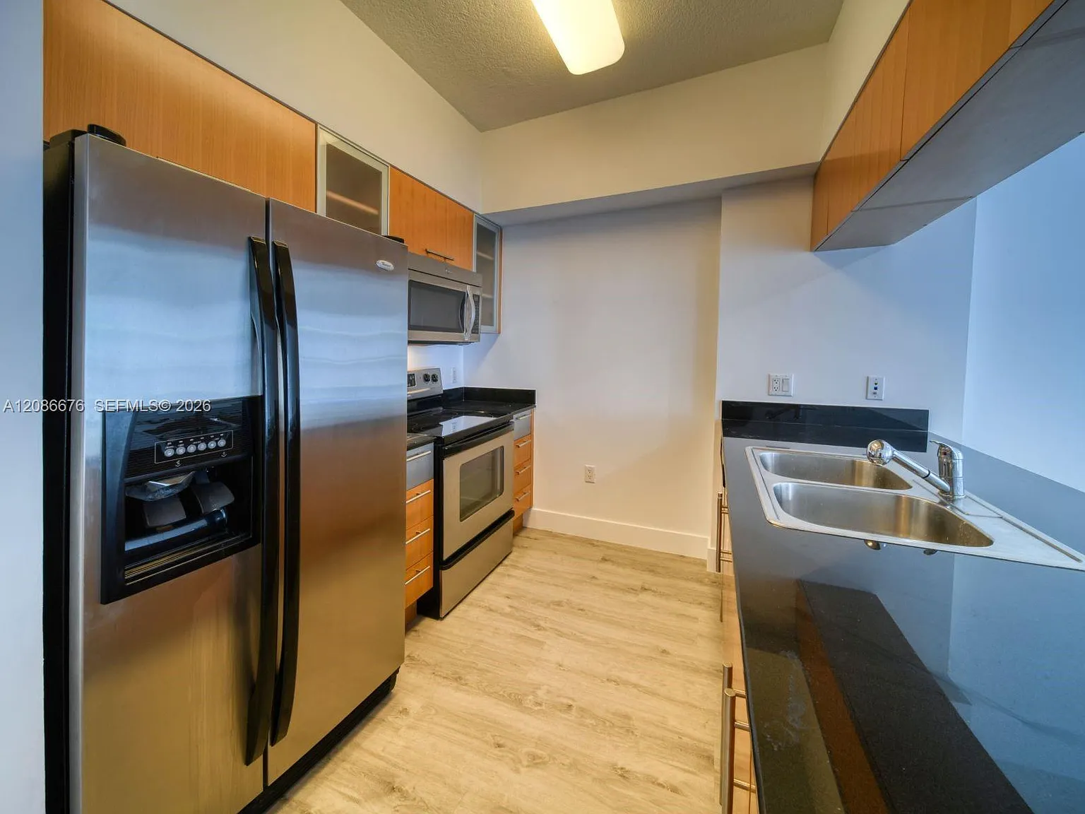 Opera Tower Condo — Photo 4