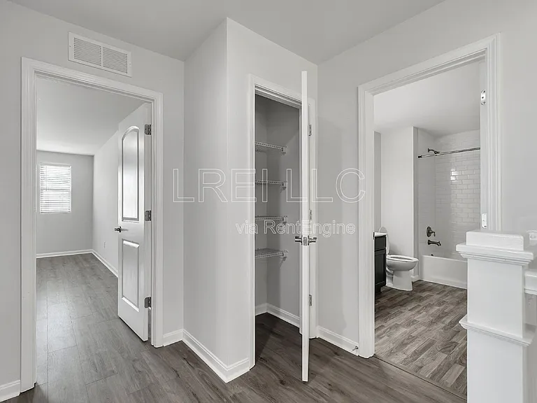 9211 Tamarack Grove Ln — Photo 11