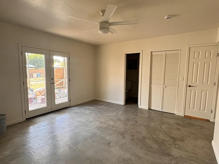 2718 N Greenfield — Photo 11