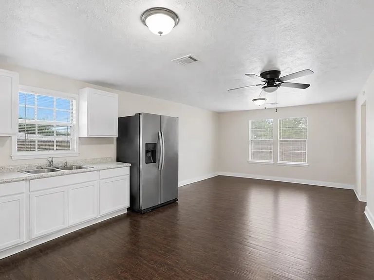 515 Riggs St — Photo 14