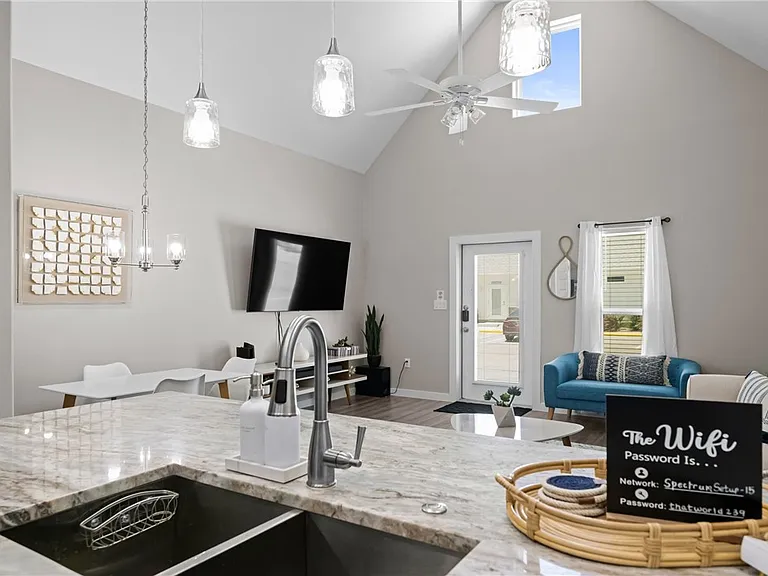 14921 Smugglers Cove Dr — Photo 10